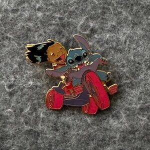 Disney Pin Trading 2005 Lilo and Stitch Bicycle